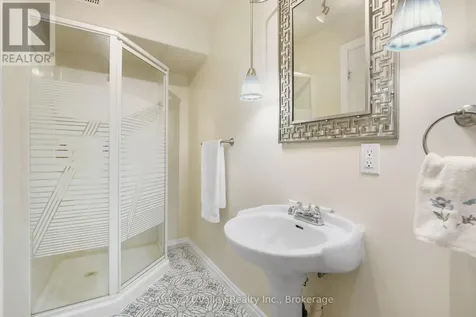 99 Queen Street North Renfrew ON K7V 2A4