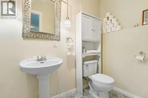 99 Queen Street North Renfrew ON K7V 2A4