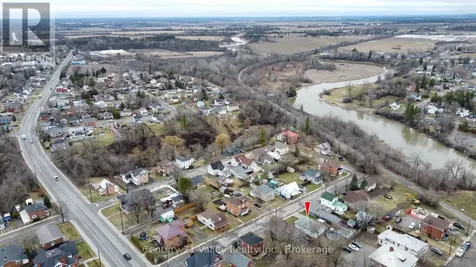 99 Queen Street North Renfrew ON K7V 2A4