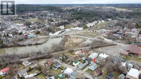 99 Queen Street North Renfrew ON K7V 2A4