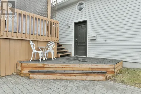 99 Queen Street North Renfrew ON K7V 2A4