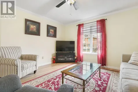 99 Queen Street North Renfrew ON K7V 2A4