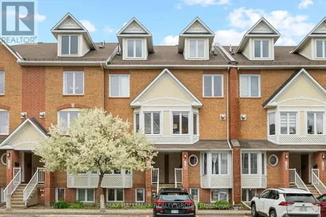 1109 Gablefield Private Ottawa ON K1J 1E4