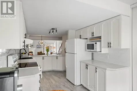 1109 Gablefield Private Ottawa ON K1J 1E4
