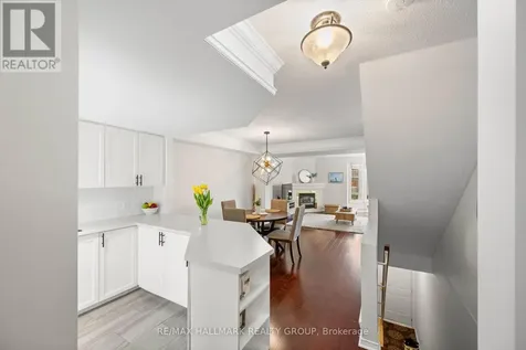 1109 Gablefield Private Ottawa ON K1J 1E4