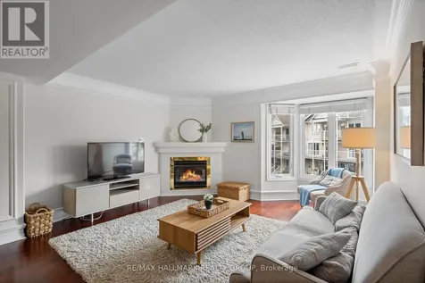 1109 Gablefield Private Ottawa ON K1J 1E4