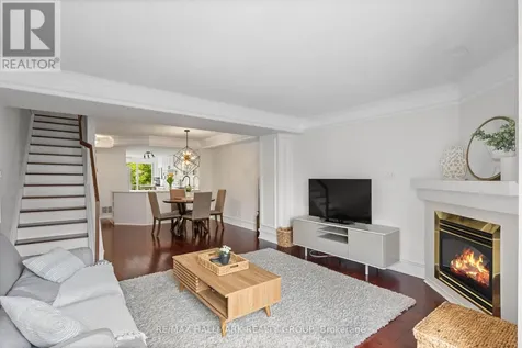 1109 Gablefield Private Ottawa ON K1J 1E4