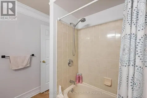 1109 Gablefield Private Ottawa ON K1J 1E4