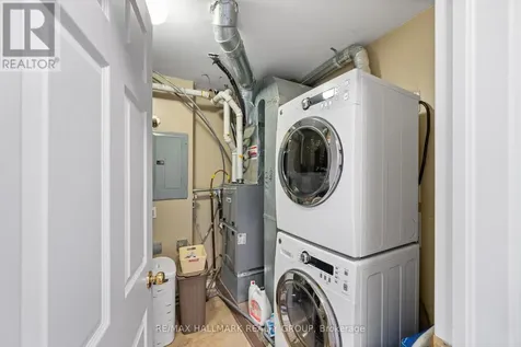 1109 Gablefield Private Ottawa ON K1J 1E4