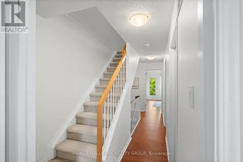 1109 Gablefield Private Ottawa ON K1J 1E4