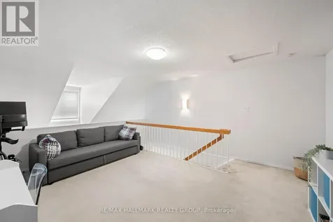 1109 Gablefield Private Ottawa ON K1J 1E4
