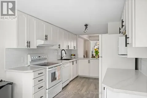 1109 Gablefield Private Ottawa ON K1J 1E4