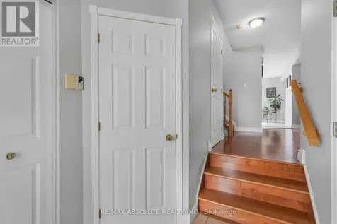879 Paradise Crescent Ottawa ON K4A 3S4