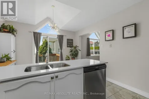 879 Paradise Crescent Ottawa ON K4A 3S4