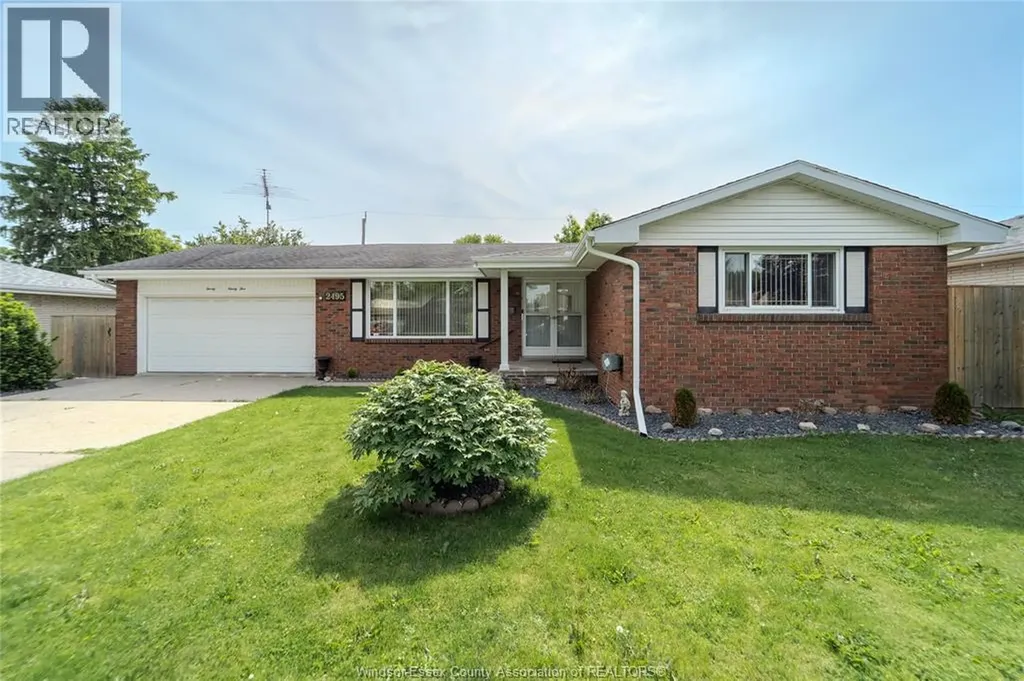 2495 Mckay Windsor ON N9E 2P4