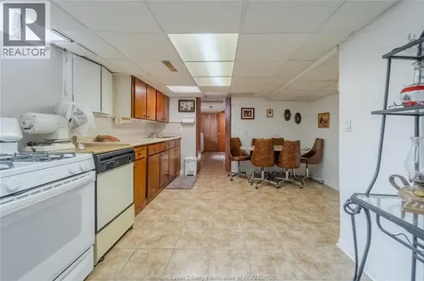 2495 Mckay Windsor ON N9E 2P4