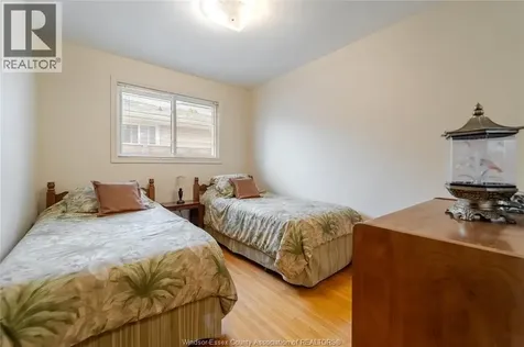 2495 Mckay Windsor ON N9E 2P4