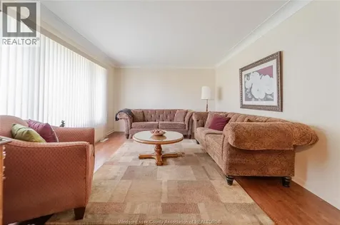 2495 Mckay Windsor ON N9E 2P4