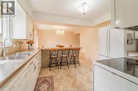 2495 Mckay Windsor ON N9E 2P4