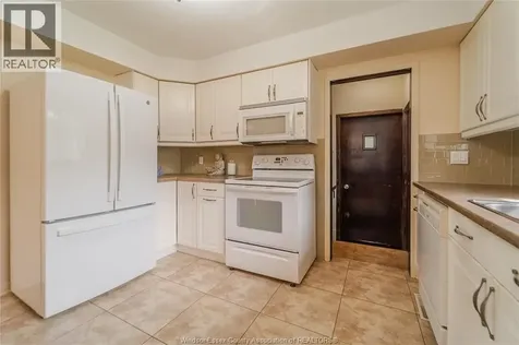 2495 Mckay Windsor ON N9E 2P4