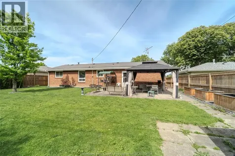 2495 Mckay Windsor ON N9E 2P4