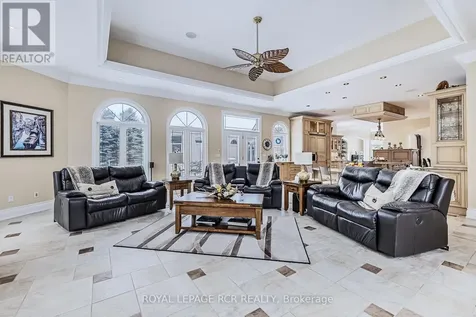 7 Sugarbush Lane Uxbridge ON L9P 2A1