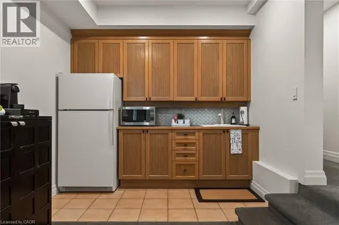120 Jerome Park Drive Dundas ON L9H 6H3