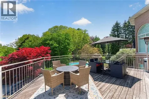 120 Jerome Park Drive Dundas ON L9H 6H3