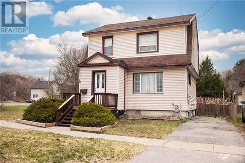 10 Keziah Court Sudbury ON P3B 2T6