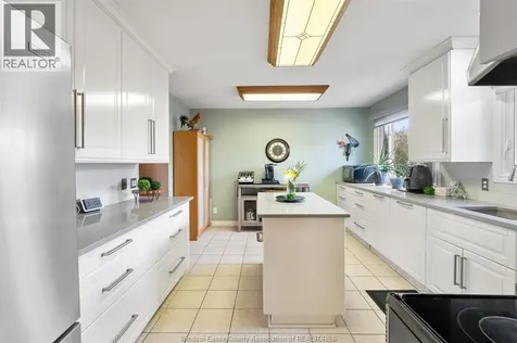 42 William Avenue Kingsville ON N9Y 3T4