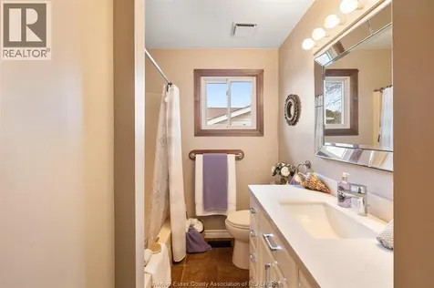 42 William Avenue Kingsville ON N9Y 3T4
