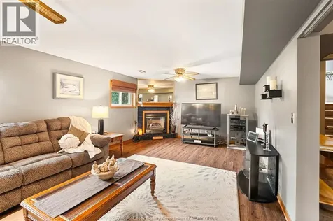 42 William Avenue Kingsville ON N9Y 3T4