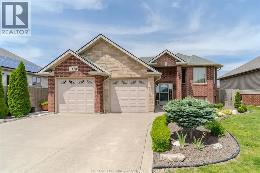 1423 Oakwood Lakeshore ON N0R 1A0