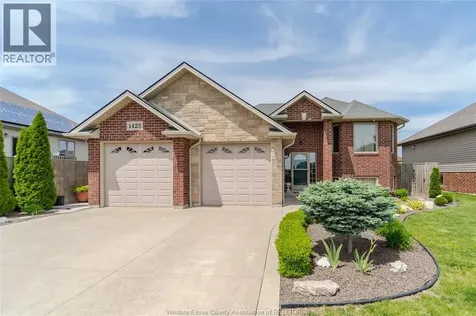1423 Oakwood Lakeshore ON N0R 1A0