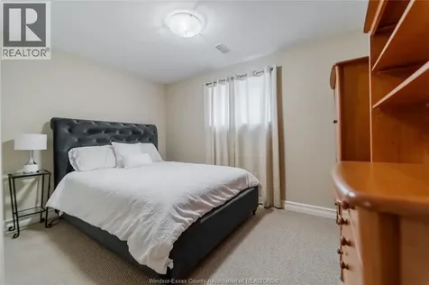 1423 Oakwood Lakeshore ON N0R 1A0