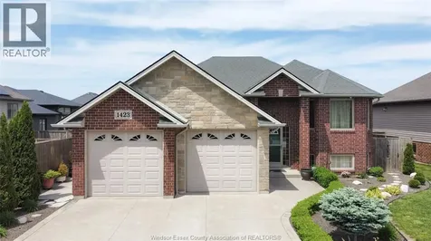 1423 Oakwood Lakeshore ON N0R 1A0