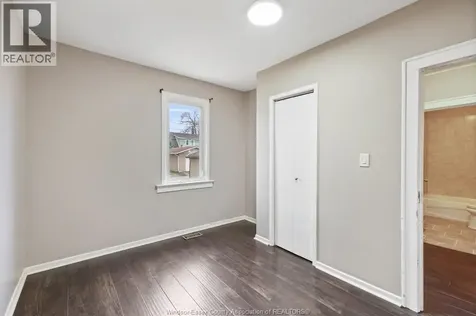 835 Moy Avenue Windsor ON N9A 2N7