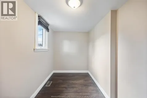 835 Moy Avenue Windsor ON N9A 2N7