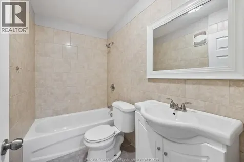 835 Moy Avenue Windsor ON N9A 2N7