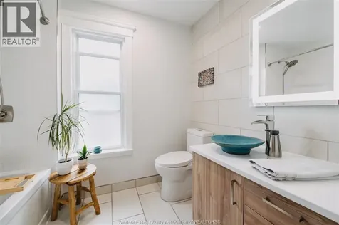 235 Oak Avenue Windsor ON N9A 5E5