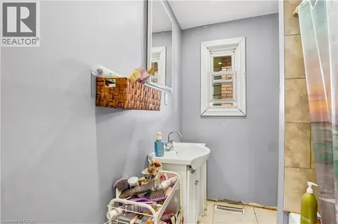 276 Roxborough Avenue Hamilton ON L8H 1P7