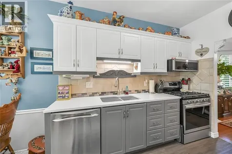 20 Kitty Murray Lane Ancaster ON L9K 1L7