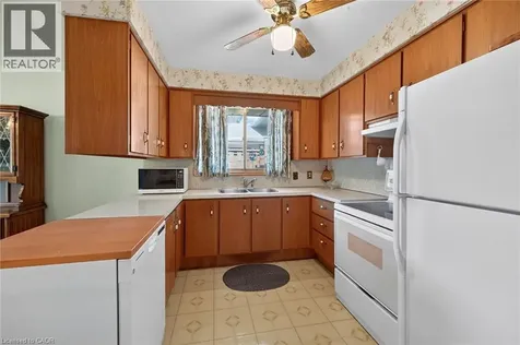 38 Tyrone Drive Hamilton ON L9C 2M7