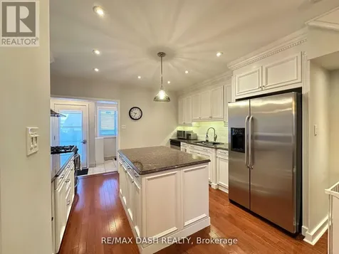 24 Berkshire Avenue Toronto (south Riverdale) ON M4M 2Z6