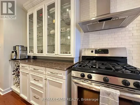 24 Berkshire Avenue Toronto (south Riverdale) ON M4M 2Z6