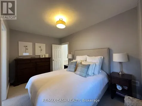 24 Berkshire Avenue Toronto (south Riverdale) ON M4M 2Z6