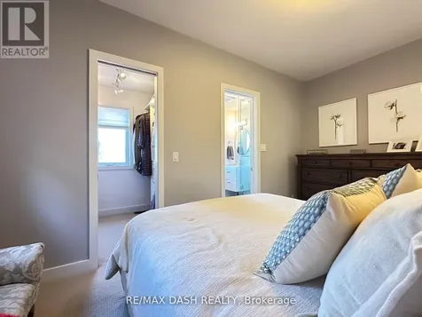 24 Berkshire Avenue Toronto (south Riverdale) ON M4M 2Z6