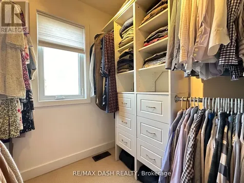 24 Berkshire Avenue Toronto (south Riverdale) ON M4M 2Z6