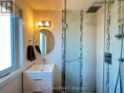 24 Berkshire Avenue Toronto (south Riverdale) ON M4M 2Z6
