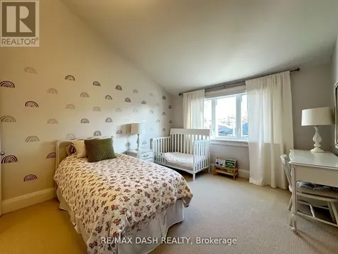24 Berkshire Avenue Toronto (south Riverdale) ON M4M 2Z6